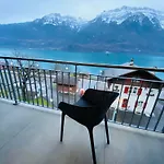Lakeside - 18 *